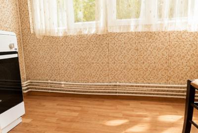 Vând apartament cu 2 camere, centrala, bloc anvelopat, termopane, parter înalt - 6