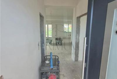 Duplex spatios - zona foarte buna - 5 camere - teren mare - 10