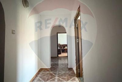 Apartament cu 3 camere decomandat în Sud