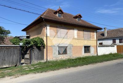 Casa in sat Sasesc la 25 km de Sibiu 4 camere teren 1215mp