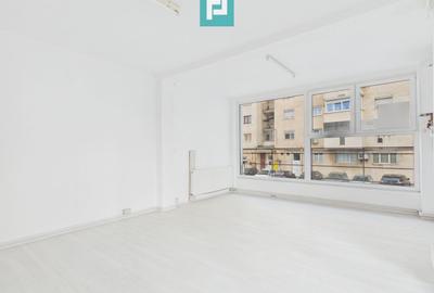 Spațiu comercial, de 30 mp, în Intim