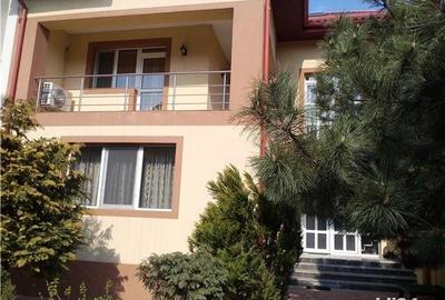 Casă cu 6 camere în Dămăroaia