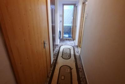 Apartament cu 3 camere decomandat, etaj 2/4, zona Cug - 11