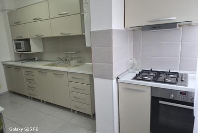 Apartament cu 2 camere decomandat, mobilat în Central