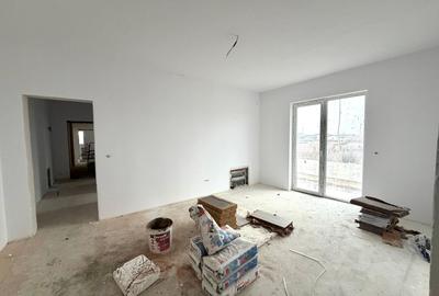 Apartament cu 3 camere semidecomandat în Giroc