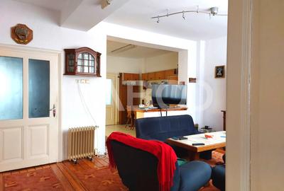 Casa si curte pretabila pentru 2 familii 980 mp teren liber Cisnadie - 5