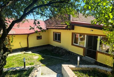 Casa Breaza , situata in zona de deal ,in mijlocul naturii ,spectacol de lumini - 1
