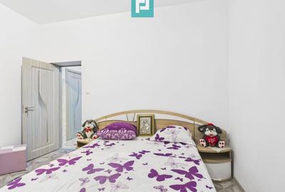 Două case, curte mare, lângă Castelul Corvinilor - 1