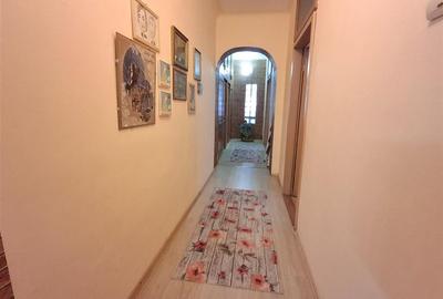 Casa cu doua apartamente garaj pivnita in Cisnadie - 7