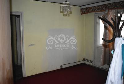 Apartament 2 camere de vanzare structura buna zona Bd Saturn