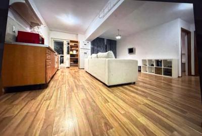 Apartament cu 3 camere semidecomandat, mobilat în P-ța Unirii
