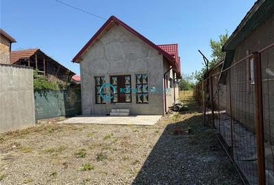 Casă individuală cu 4 camere în Bărcănești