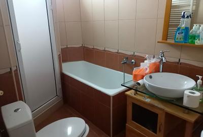 Casa 6 camere, pod 100 mp ,ICIL, pe colt,3  intrari ,2 centrale gaze ,5 bai - 4