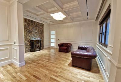 Apartament cu 3 camere decomandat în Primăverii