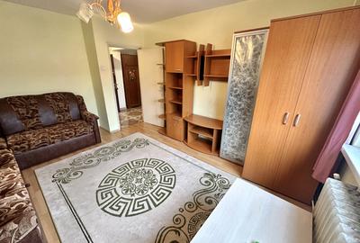 Garsonieră decomandată, mobilată în Cetate