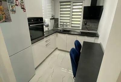 Apartament cu 3 camere, etajul 3/4, zona Podu Ros - 8