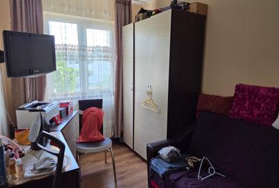 Apartament 3 camere etaj 4 zona liceu Emil Botta Adjud - 4