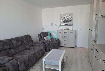 Apartament cu 2 camere decomandat în Tractorul