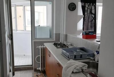 Piata iancului-Gura de metrou- 260 euro bloc mixt - 5