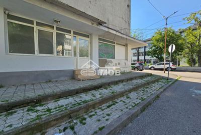 Spatiu comercial/birou de inchiriat – Micro 4, zona cu trafic pietonal intens - 5