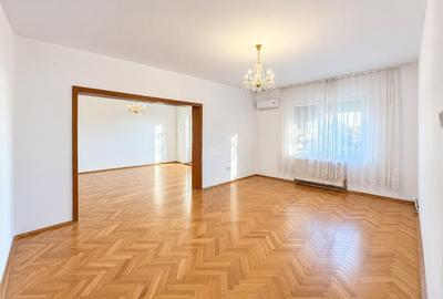 Bloc tip asociatie - zona Kiriac. 4 camere, 3 balcoane. Garaj si boxa. - 1