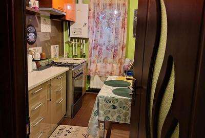 Apartament cu 2 camere decomandat în Nicolina