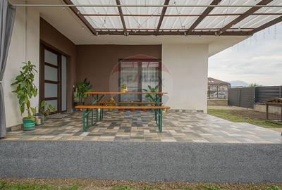 Vilă modernă, cu garaj, panouri și pompă de căldură, Cristian - 9