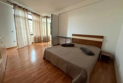 Apartament cu 2 camere semidecomandat, mobilat în Văcăresti