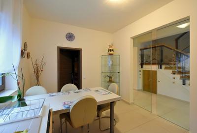 Casa cocheta pentru familii moderne - strada privata - 6