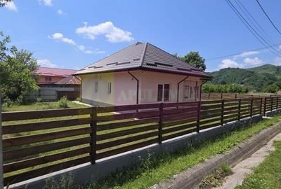 Casa de vanzare cu 4 camere in Brebu - 2