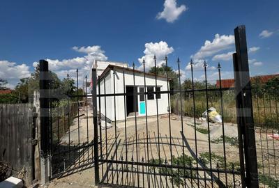 Casă individuală cu 2 camere în Sud