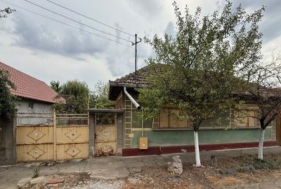 Casă individuală cu 3 camere în Central