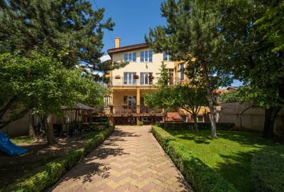 Casă individuală cu 10 camere în Pipera