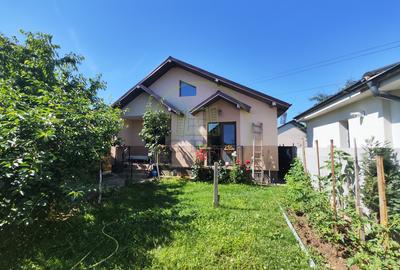 Casă individuală cu 3 camere în Malu Mare