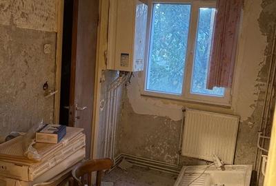 Apartament cu 3 camere semidecomandat în Militari