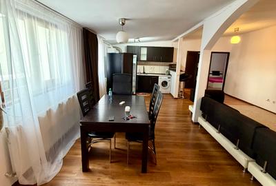 Apartament cu 3 camere semidecomandat în Bucureștii Noi