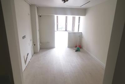 Apartament cu 3 camere decomandat în Piața Centrală