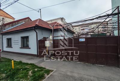 Casa individuala de vanzare, cu 4 camere si 2 garaje, zona Lipovei - 2