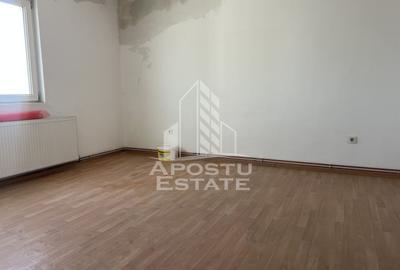 Apartament cu 3 camere decomandat în Giarmata