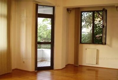Dorobanti, vila  2000 cu 3 apartamente, 2 garaje ,INVESTITIE! Comision 0 - 1