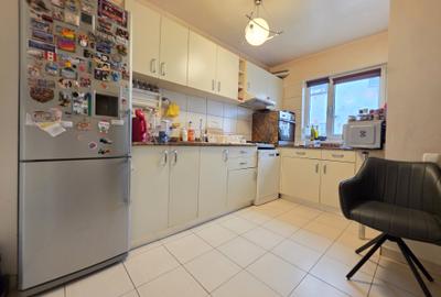 Apartament cu 3 camere semidecomandat în Drumul Taberei