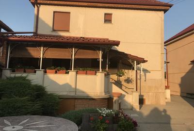 Casă cu 7 camere în Giroc