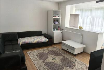 De vanzare apartament 3 camere - 2