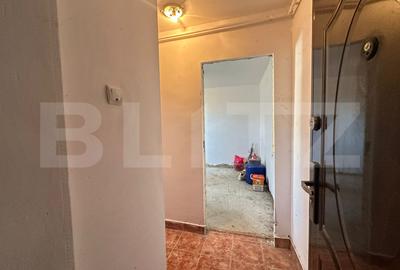 Apartament cu 3 camere semidecomandat în Hunedoara