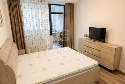 Apartament cu 3 camere decomandat în Tractorul
