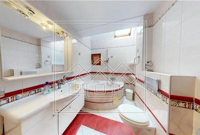 Casa individuala de vanzare - 7 camere, 278 mp utili - Strand - 27