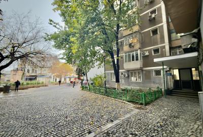 Universitate - Unirii, vizavi Magazinul Cocor,  comision 0%, negociabil - 8