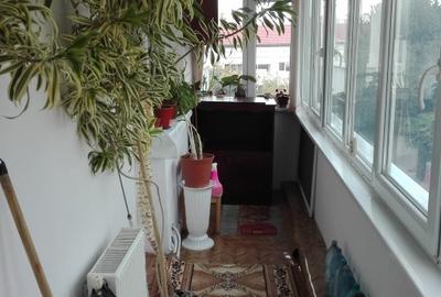Apartament cu 3 camere decomandat, mobilat în Central