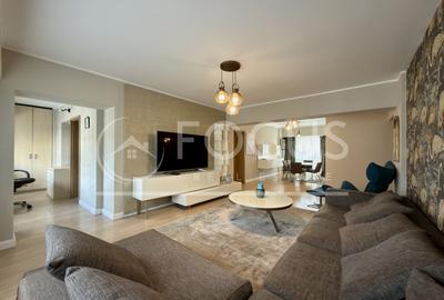 Apartament cu 4 camere semidecomandat, mobilat în P-ța Victoriei