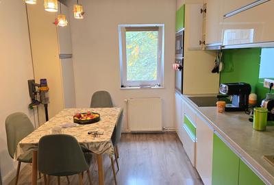 Vand apartament 4 camere decomandat  Deva, Ion Creanga (Al. Neptun), etaj 3 - 1